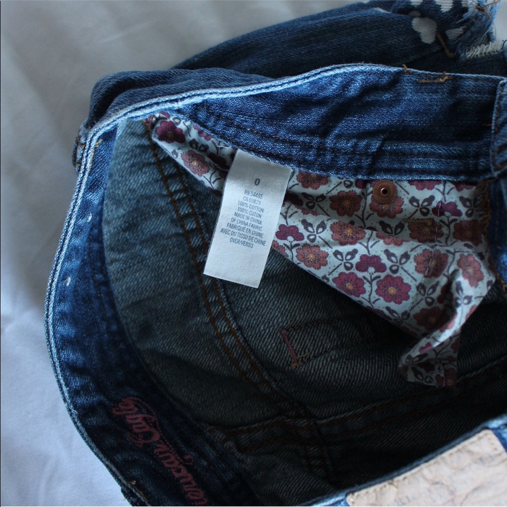 American Eagle Short Denim Shorts - Size 0 - Picture 4 of 4